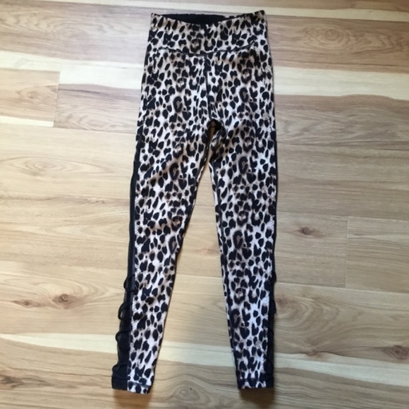 Victoria’s Secret Size 4 Leopard Print Yoga Sport Leggings 7/8 Length 27” Inseam - Picture 2 of 4